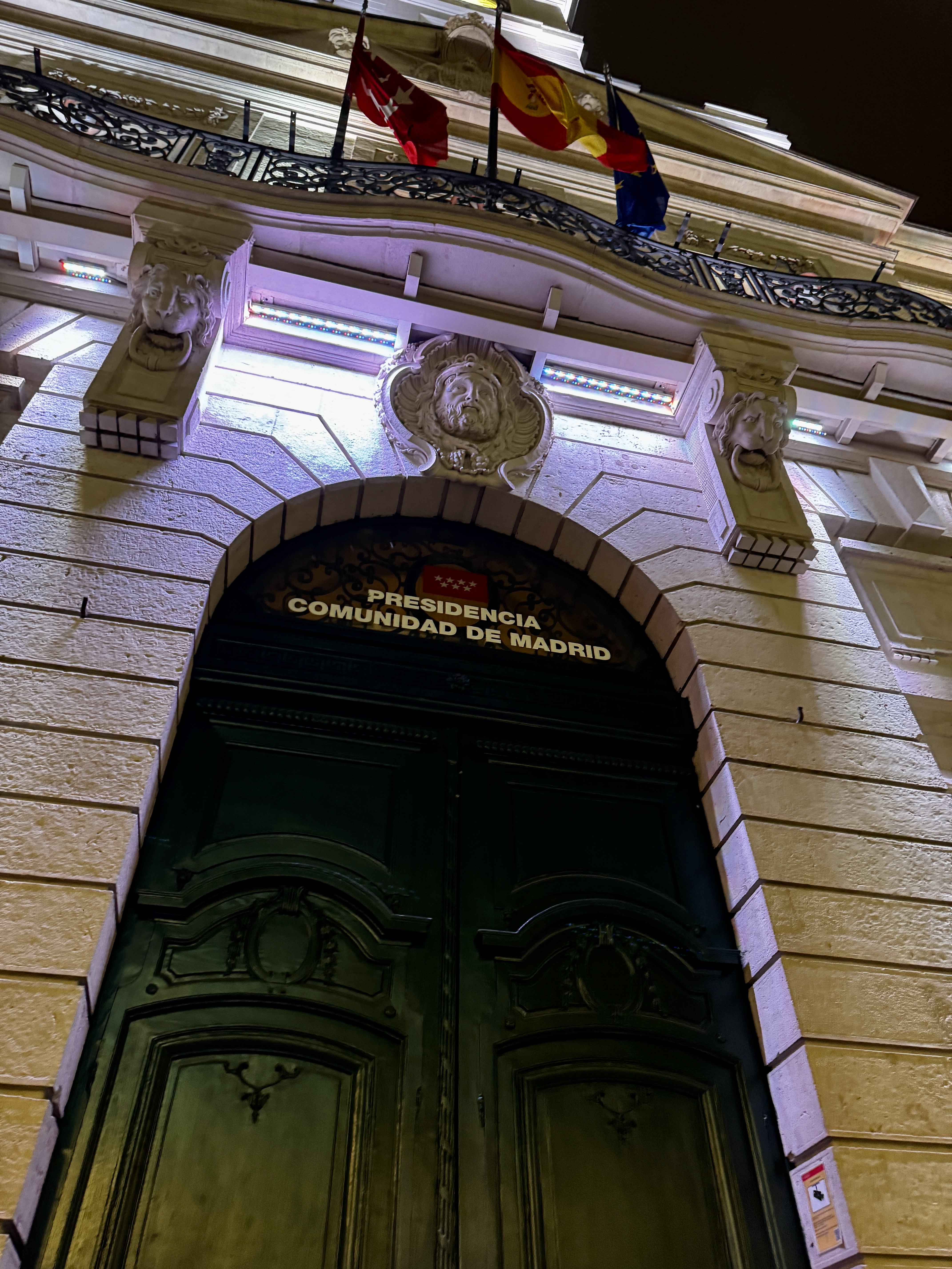 Golden afternoon light streaming through a madrid street, casting soft shadows on historic architecture.