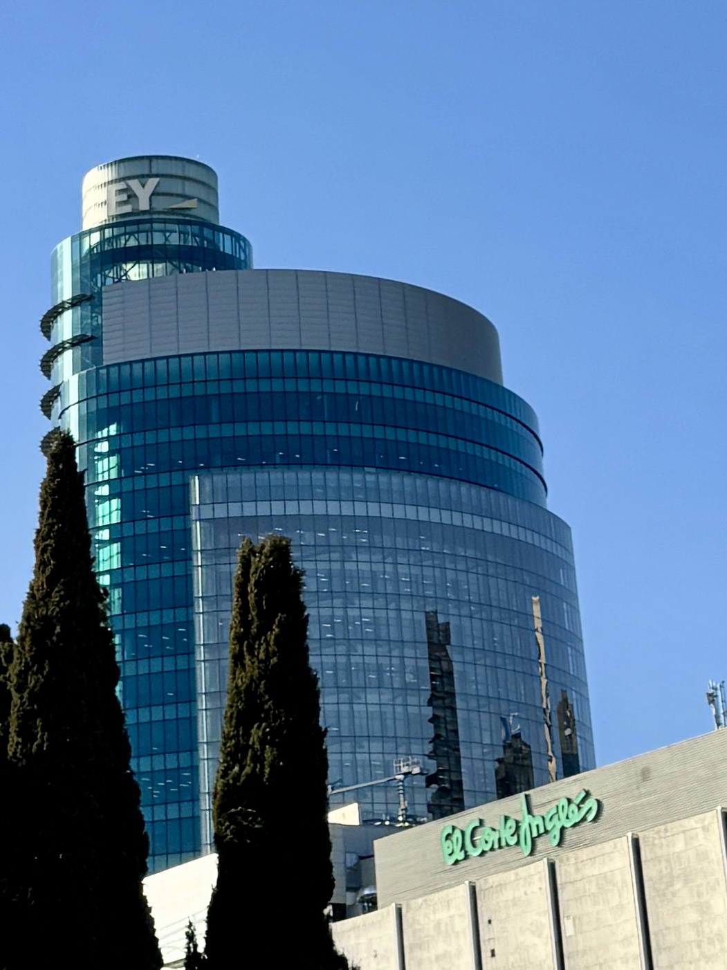 Overcast sky over the Royal Palace with rain clouds.